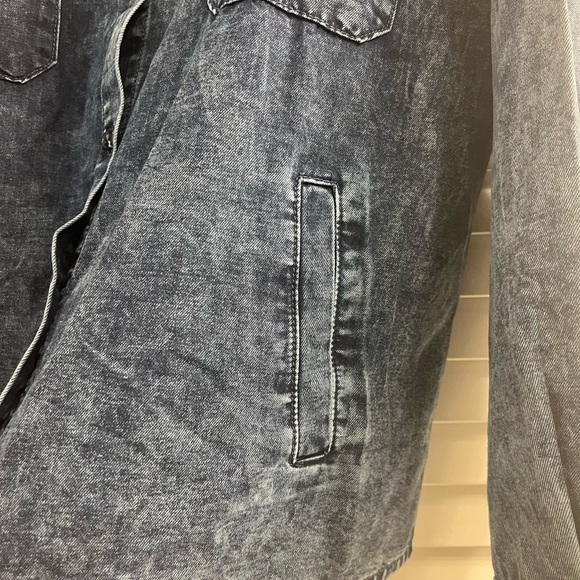 NWOT-Oversized Jean Shirt - Picture 4 of 6